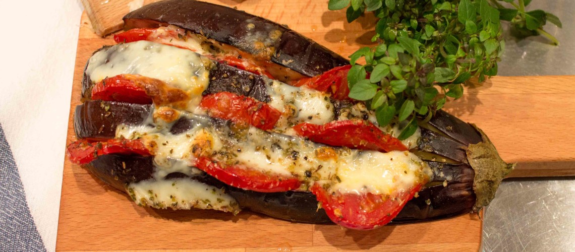 Auberginen-Tomaten-Fächer aus dem Ofen